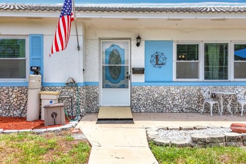 House in Saint Petersburg, Florida 3 bedrooms, 135.17 sq.m. № 1772076 - photo 8