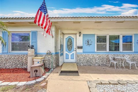 House in Saint Petersburg, Florida 3 bedrooms, 135.17 sq.m. № 1772076 - photo 7