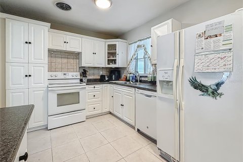 House in Saint Petersburg, Florida 3 bedrooms, 135.17 sq.m. № 1772076 - photo 19