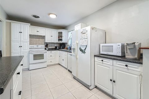 House in Saint Petersburg, Florida 3 bedrooms, 135.17 sq.m. № 1772076 - photo 22