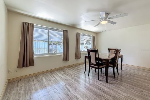 House in Saint Petersburg, Florida 3 bedrooms, 135.17 sq.m. № 1772076 - photo 26