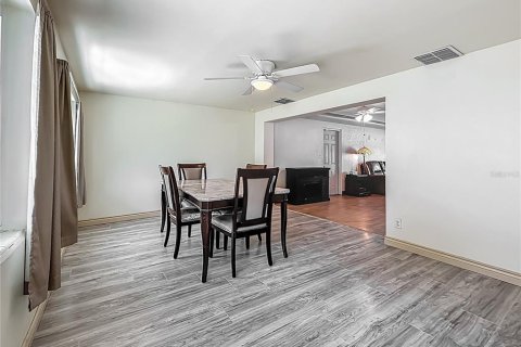 House in Saint Petersburg, Florida 3 bedrooms, 135.17 sq.m. № 1772076 - photo 25