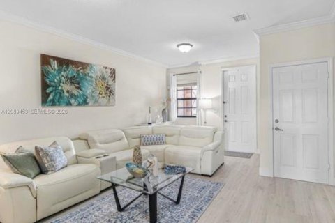 Adosado en venta en Homestead, Florida, 3 dormitorios, 140.47 m2 № 2375291 - foto 3