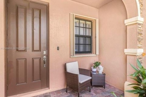 Adosado en venta en Homestead, Florida, 3 dormitorios, 140.47 m2 № 2375291 - foto 2