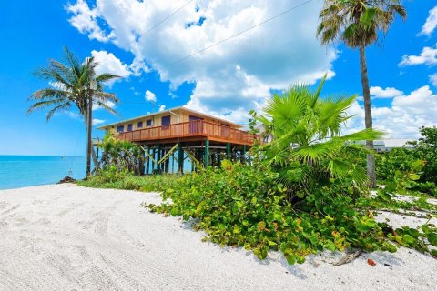 House in Placida, Florida 3 bedrooms, 136.38 sq.m. № 2113063