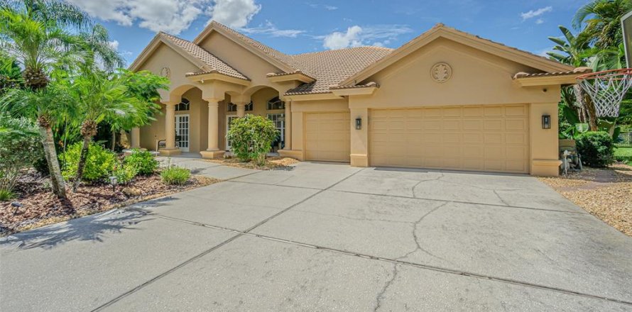 Villa ou maison à Palm Harbor, Floride 5 chambres, 299.42 m2 № 1910882