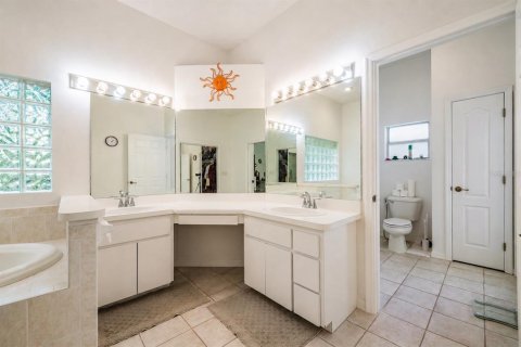 Casa en venta en Spring Hill, Florida, 3 dormitorios, 267.74 m2 № 2105200 - foto 29