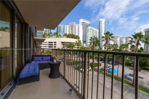 Condo in Miami, Florida, 2 bedrooms  № 1797691 - photo 21