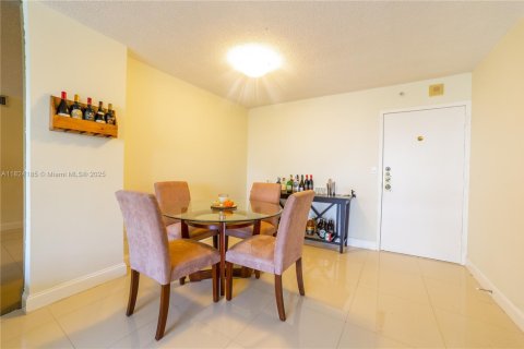 Condo in Miami, Florida, 2 bedrooms  № 1797691 - photo 18