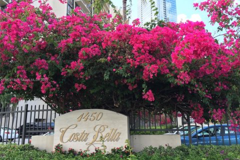Condo in Miami, Florida, 2 bedrooms  № 1797691 - photo 2
