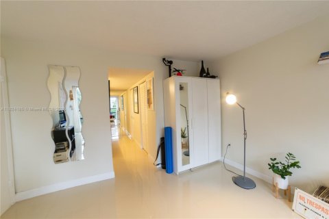 Condo in Miami, Florida, 2 bedrooms  № 1797691 - photo 6