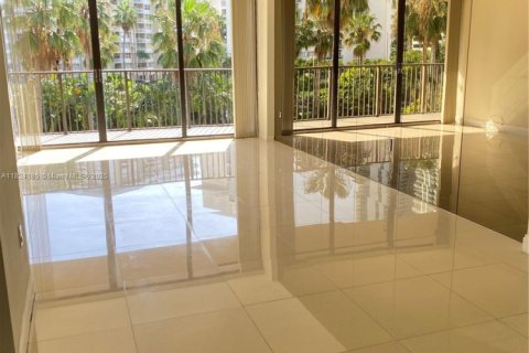 Condo in Miami, Florida, 2 bedrooms  № 1797691 - photo 16