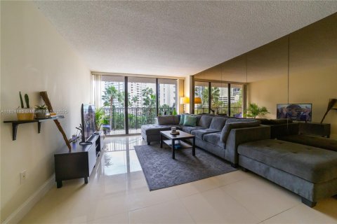 Condo in Miami, Florida, 2 bedrooms  № 1797691 - photo 19