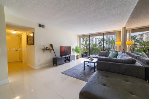 Condo in Miami, Florida, 2 bedrooms  № 1797691 - photo 20