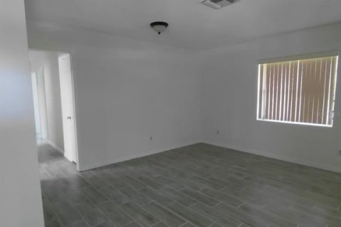 Casa en alquiler en Orlando, Florida, 3 dormitorios, 191.47 m2 № 1895151 - foto 11