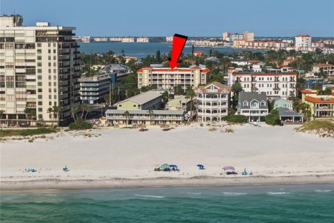 Condo in Saint Pete Beach, Florida, 3 bedrooms  № 2157813