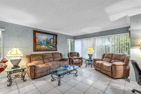 Condo in Lauderdale-by-the-Sea, Florida, 2 bedrooms  № 1947702 - photo 9