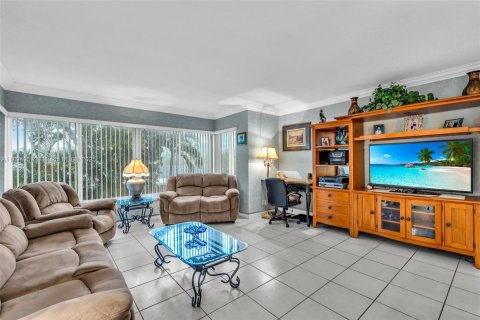 Condo in Lauderdale-by-the-Sea, Florida, 2 bedrooms  № 1947702 - photo 10