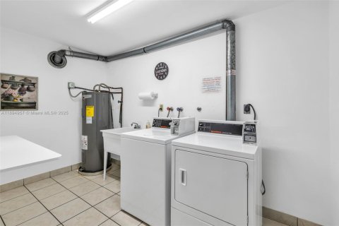 Condo in Lauderdale-by-the-Sea, Florida, 2 bedrooms  № 1947702 - photo 18