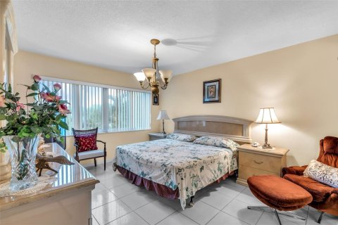 Condo in Lauderdale-by-the-Sea, Florida, 2 bedrooms  № 1947702 - photo 13