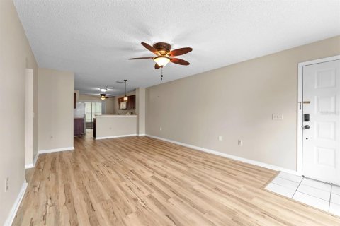 Condo in New Port Richey, Florida, 2 bedrooms  № 1688525 - photo 13