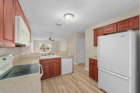 Condo in New Port Richey, Florida, 2 bedrooms  № 1688525 - photo 7
