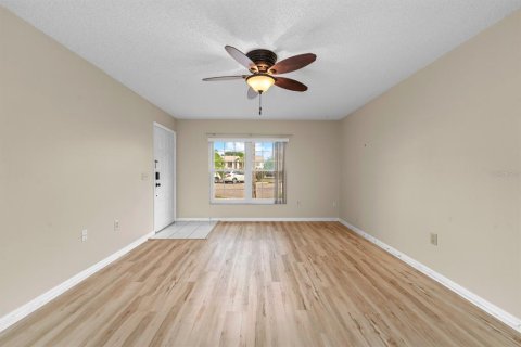 Condo in New Port Richey, Florida, 2 bedrooms  № 1688525 - photo 14