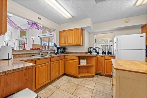 Condo in New Port Richey, Florida, 2 bedrooms  № 1688525 - photo 3