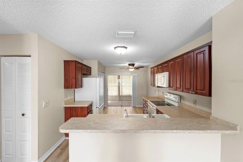 Condo in New Port Richey, Florida, 2 bedrooms  № 1688525 - photo 5