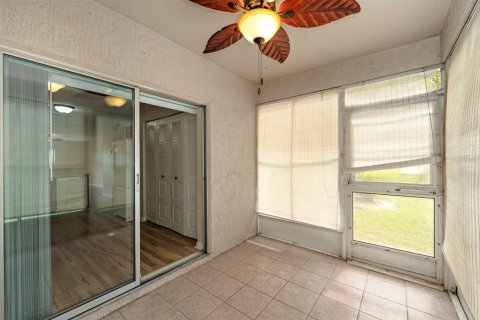 Condo in New Port Richey, Florida, 2 bedrooms  № 1688525 - photo 18