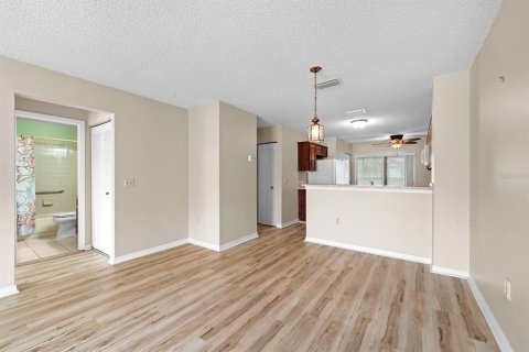 Condo in New Port Richey, Florida, 2 bedrooms  № 1688525 - photo 15