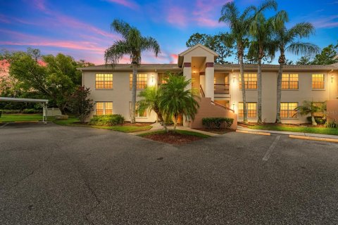 Condo in New Port Richey, Florida, 2 bedrooms  № 1688525 - photo 1