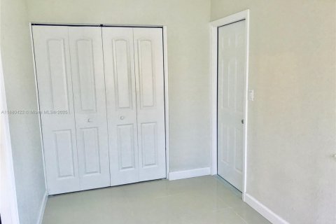 House in Hollywood, Florida 1 bedroom, 111.48 sq.m. № 1924422 - photo 7