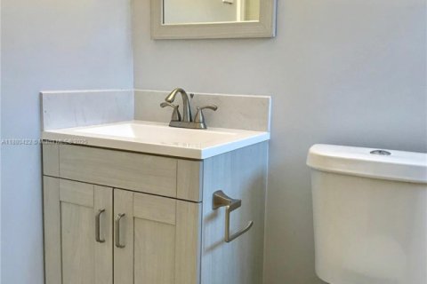 House in Hollywood, Florida 1 bedroom, 111.48 sq.m. № 1924422 - photo 10