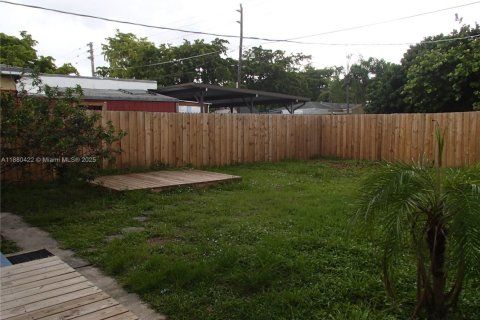 House in Hollywood, Florida 1 bedroom, 111.48 sq.m. № 1924422 - photo 15