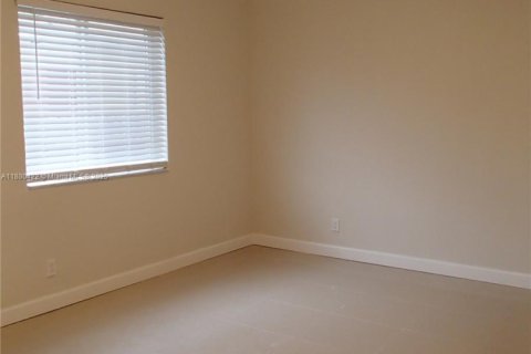 House in Hollywood, Florida 1 bedroom, 111.48 sq.m. № 1924422 - photo 12