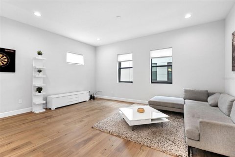 Touwnhouse à louer à Tampa, Floride: 3 chambres, 194.82 m2 № 2396443 - photo 10