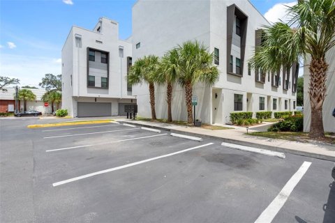Touwnhouse à louer à Tampa, Floride: 3 chambres, 194.82 m2 № 2396443 - photo 2
