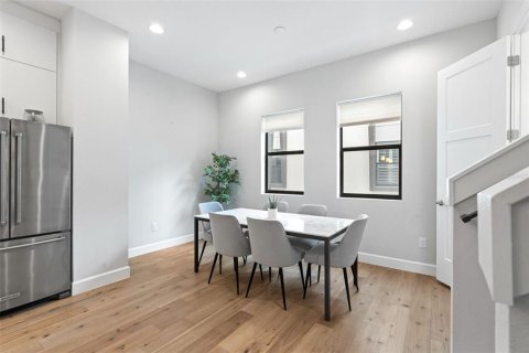Touwnhouse à louer à Tampa, Floride: 3 chambres, 194.82 m2 № 2396443 - photo 14