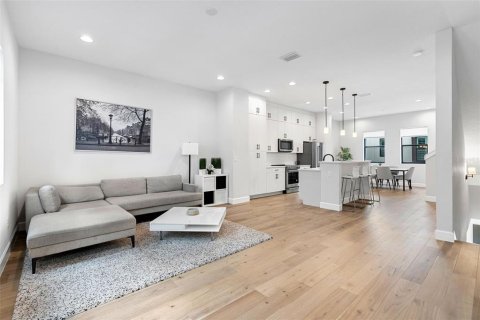 Touwnhouse à louer à Tampa, Floride: 3 chambres, 194.82 m2 № 2396443 - photo 9