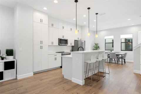 Touwnhouse à louer à Tampa, Floride: 3 chambres, 194.82 m2 № 2396443 - photo 11