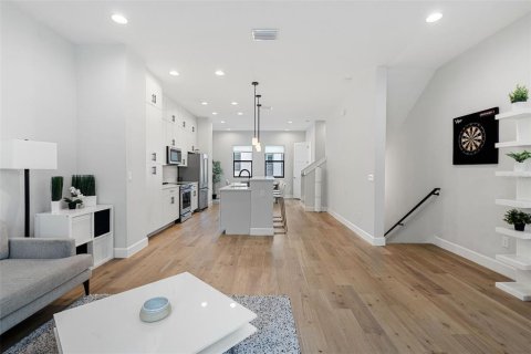 Touwnhouse à louer à Tampa, Floride: 3 chambres, 194.82 m2 № 2396443 - photo 8