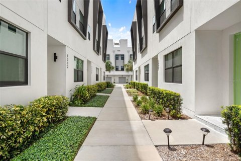 Touwnhouse à louer à Tampa, Floride: 3 chambres, 194.82 m2 № 2396443 - photo 3