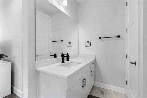 Touwnhouse à louer à Tampa, Floride: 3 chambres, 194.82 m2 № 2396443 - photo 19