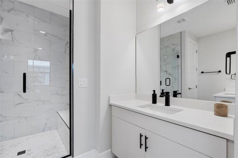 Touwnhouse à louer à Tampa, Floride: 3 chambres, 194.82 m2 № 2396443 - photo 18