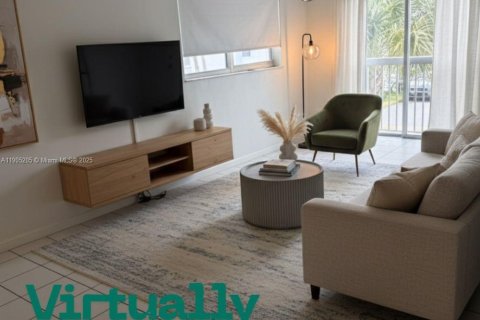 Снять в аренду таунхаус в Майами, Флорида 2 спальни, 81.75м2, № 1955834 - фото 1