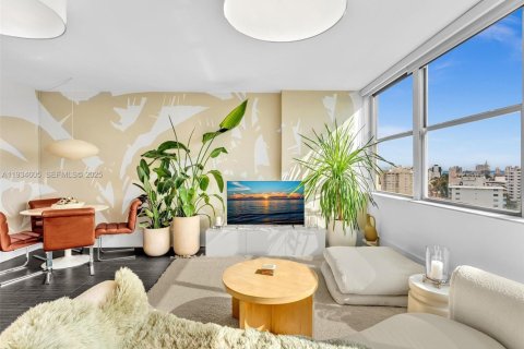 Condominio en alquiler en Miami Beach, Florida, 55 m2 № 1992797 - foto 5