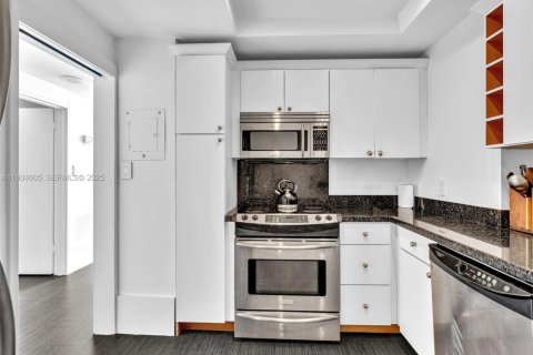Condominio en alquiler en Miami Beach, Florida, 55 m2 № 1992797 - foto 11