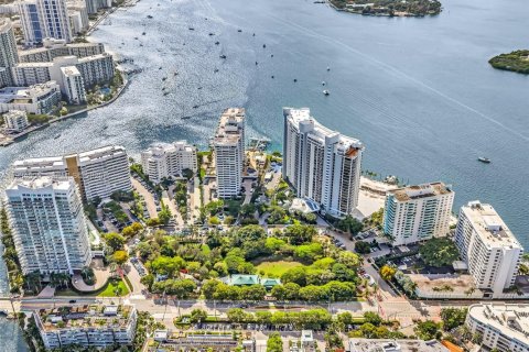 Condominio en alquiler en Miami Beach, Florida, 55 m2 № 1992797 - foto 26