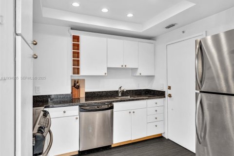 Condominio en alquiler en Miami Beach, Florida, 55 m2 № 1992797 - foto 10